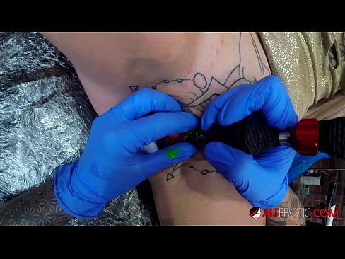 ❤️ Ekstreme tatuita varmulo Sully Savage ricevis tatuon sur sia klitoro ❤ Fikado ĉe porno eo.redgast4asset.ru