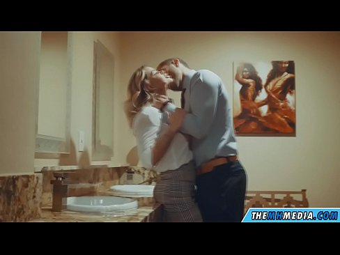 ❤️ Kiam belplena blondulo delogas vin en publika necesejo ❤ Fikado ĉe porno eo.redgast4asset.ru